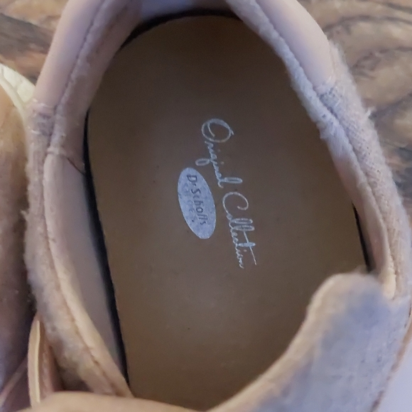 Dr.Scholl's running shoes. - Picture 3 of 5